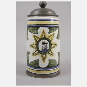 Übergroßer Fayencewalzenkrug