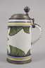 Übergroßer Fayencewalzenkrug