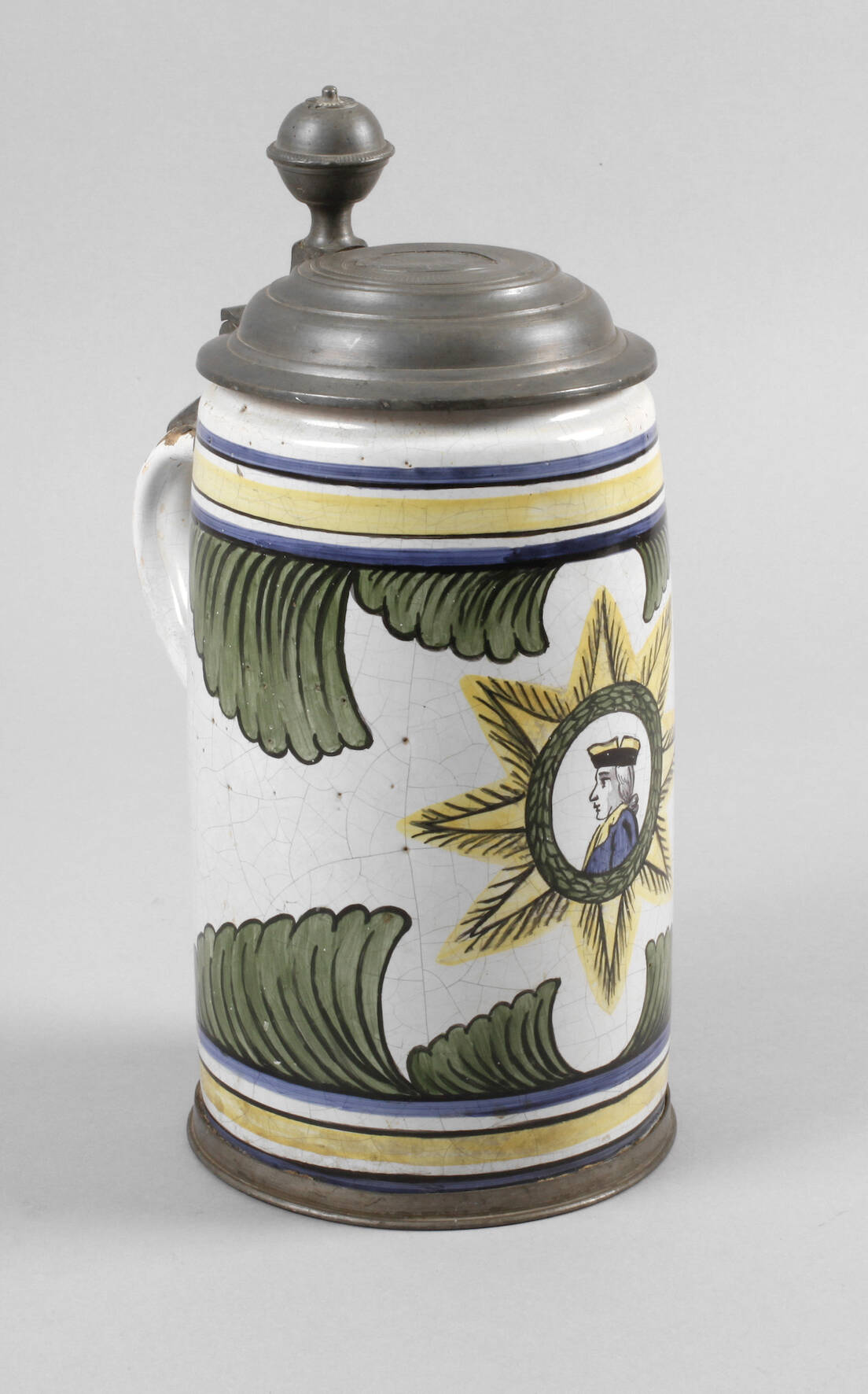 Übergroßer Fayencewalzenkrug