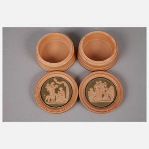 Zwei Dosen in Wedgwoodmanier