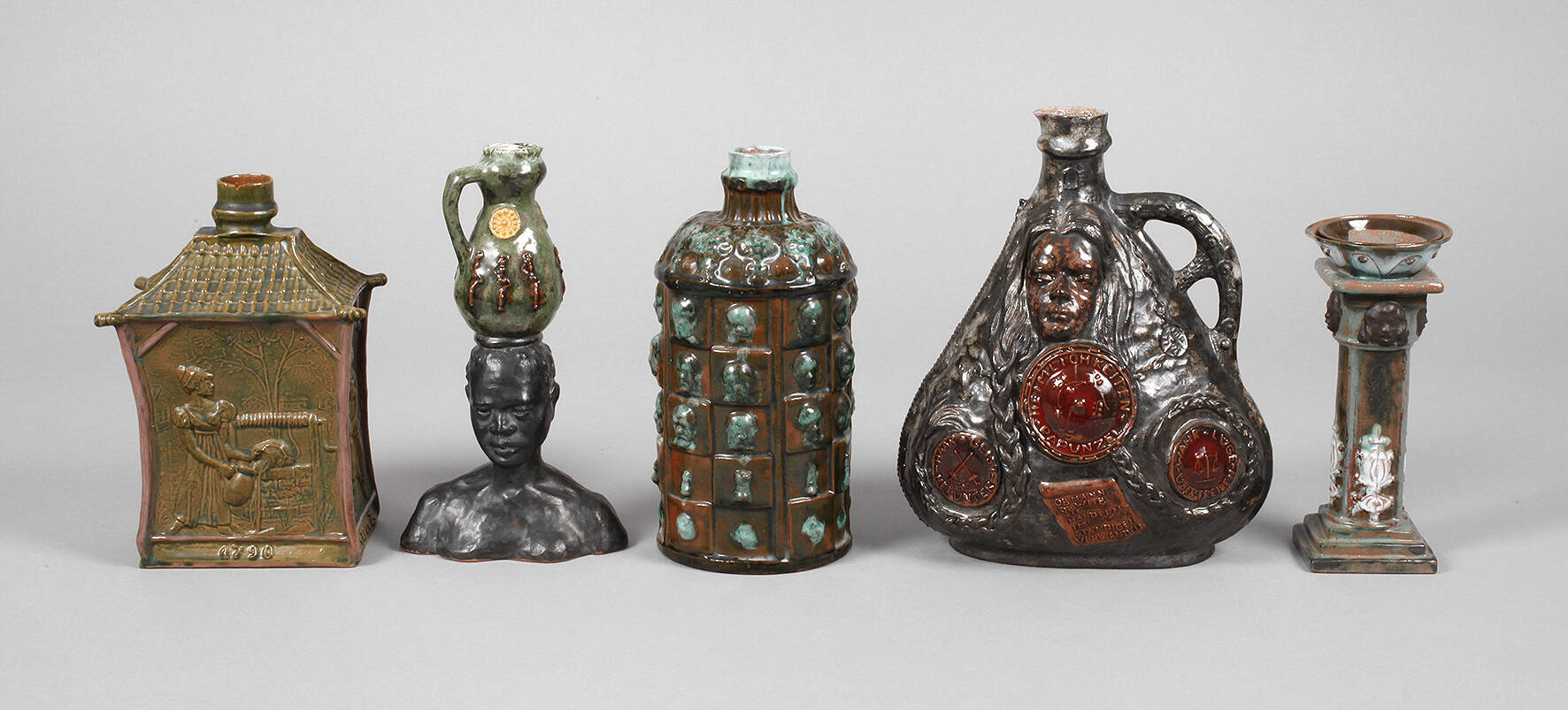 Fünf Keramiken gemarkt "HEL"