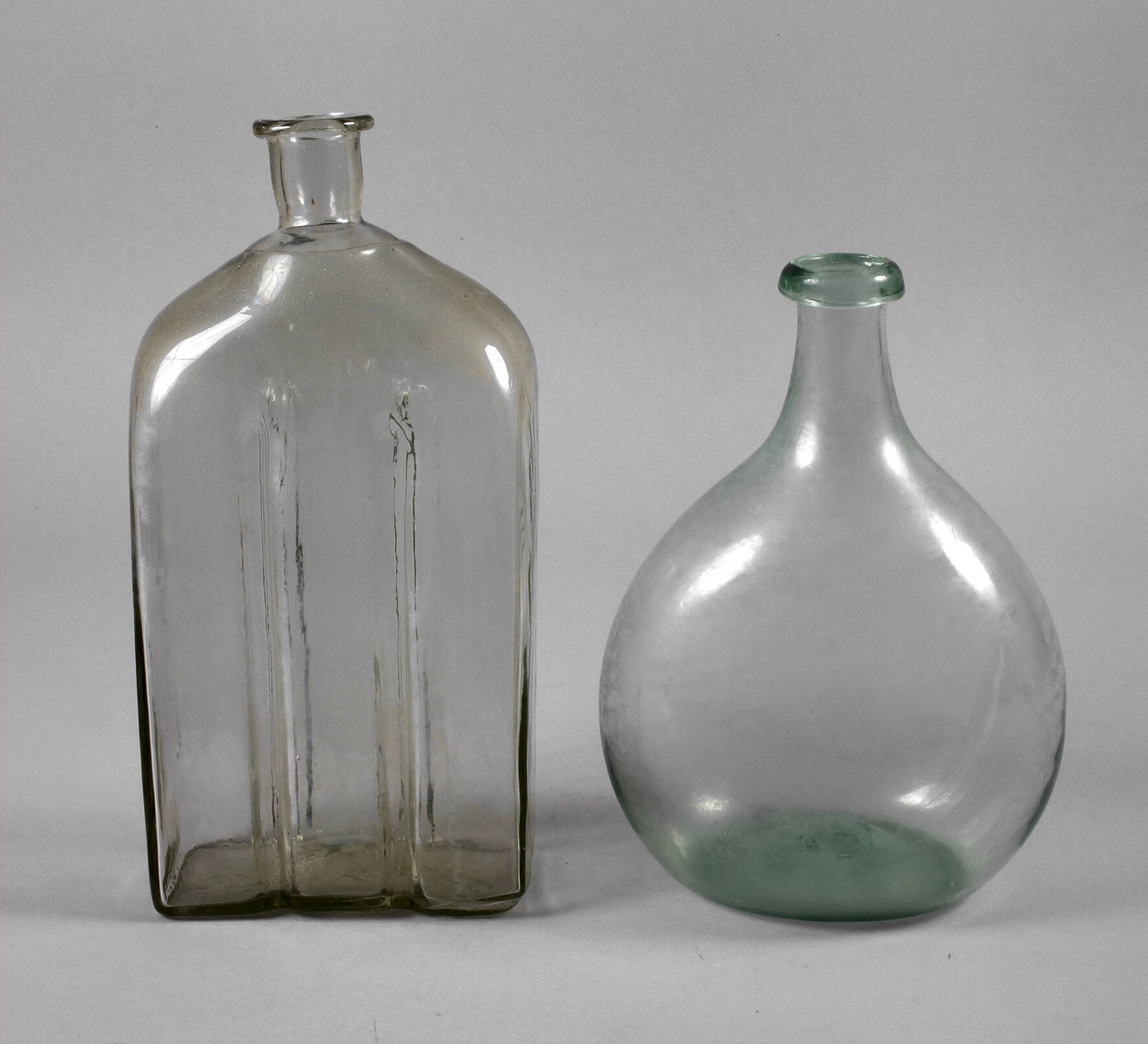 Zwei barocke Vorratsflaschen