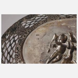 Silberschale mit Puttenmotiv