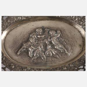 Silberschale mit Puttenmotiv