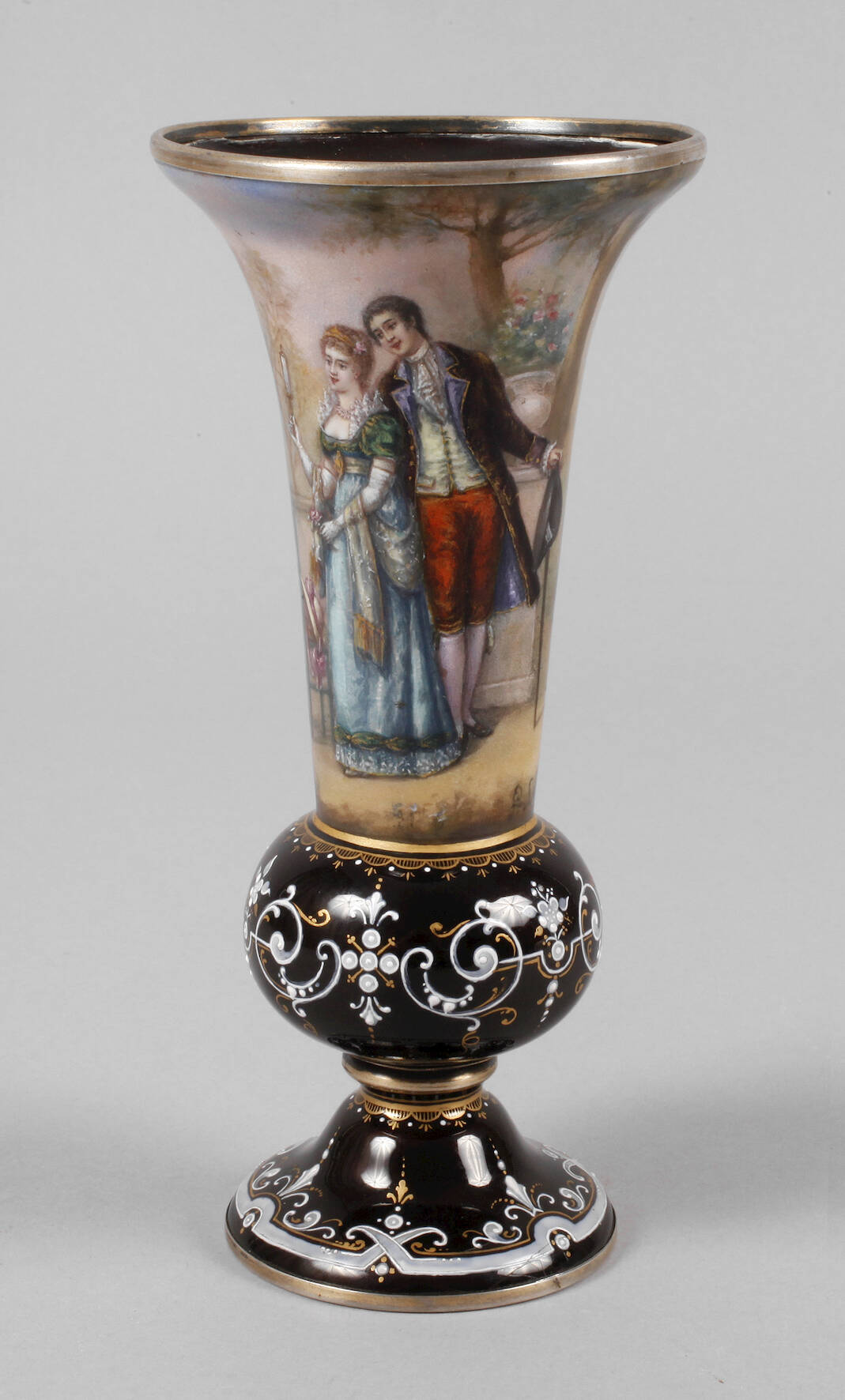 Silbervase mit Email