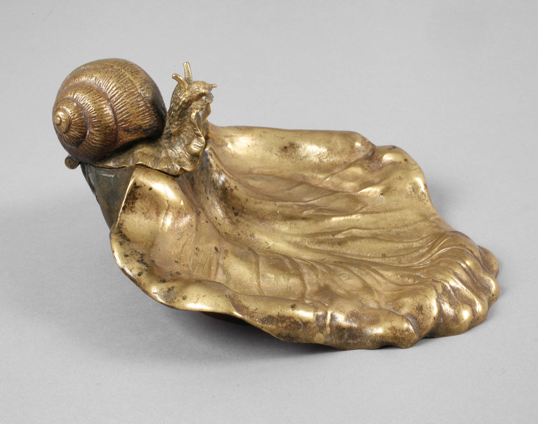 Figürliches Tintenzeug mit Schnecke