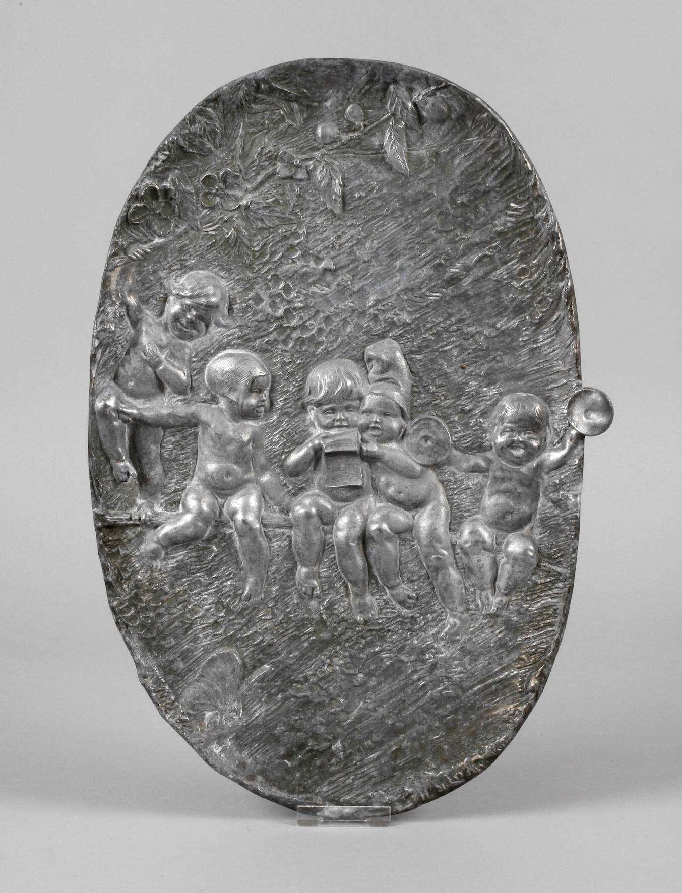 Henry Stoltenberg-Lerch, Relief mit Putten