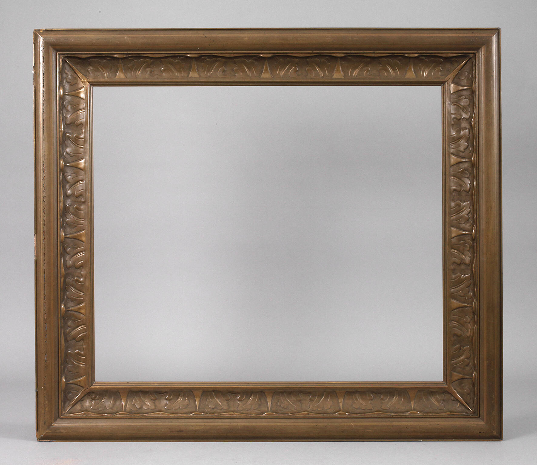 Goldstuckrahmen mit Akanthusblattfries um 1910