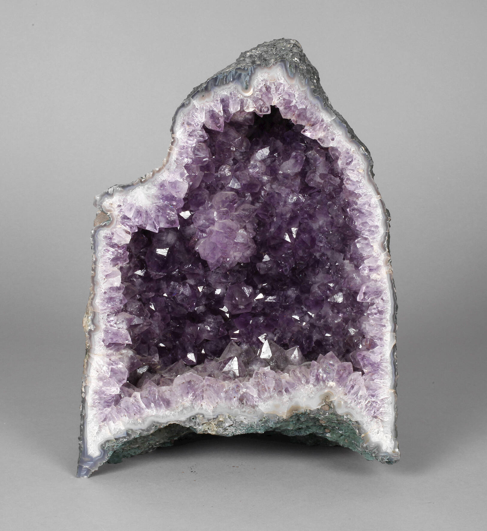 Große Prunk-Amethyst-Geode