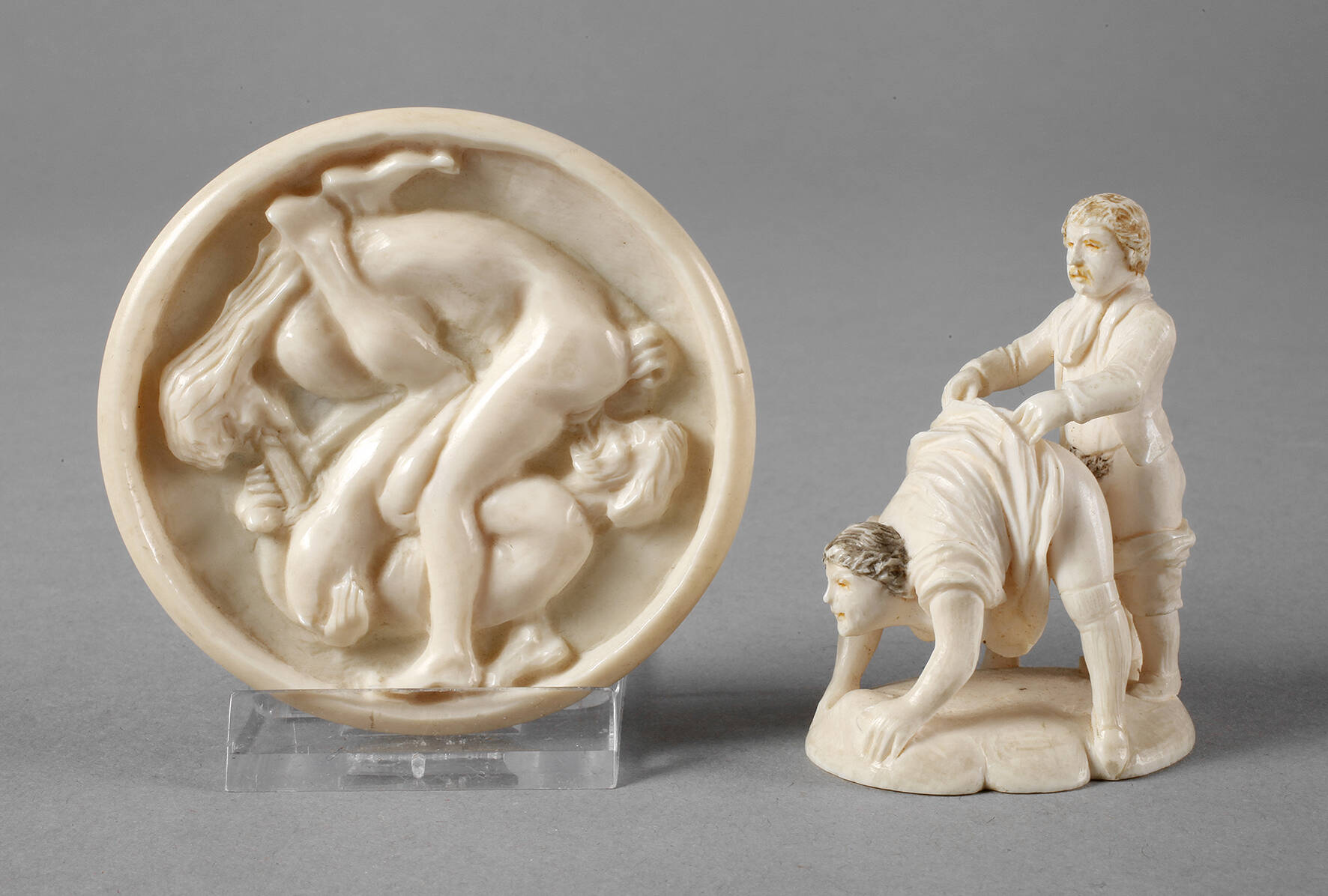 Zwei Elfenbeinschnitzereien Erotika