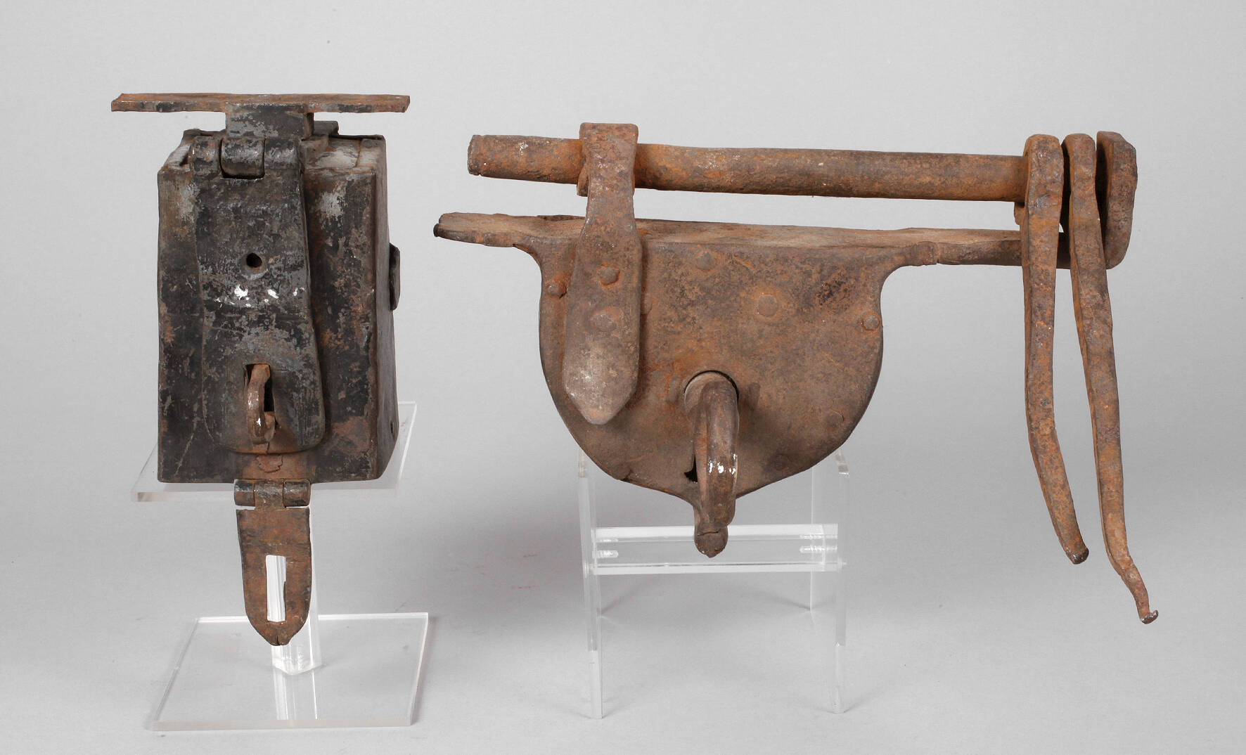 Opferstock und Vorhängeschloss