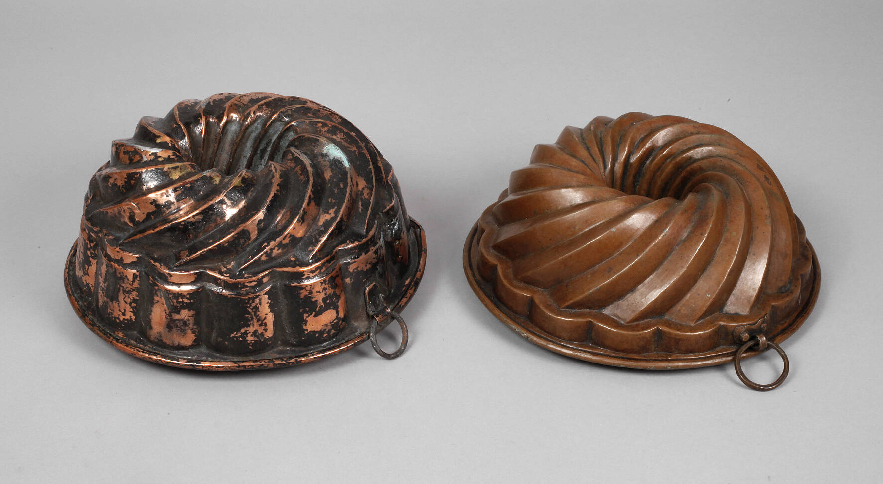 Zwei Gugelhupfformen