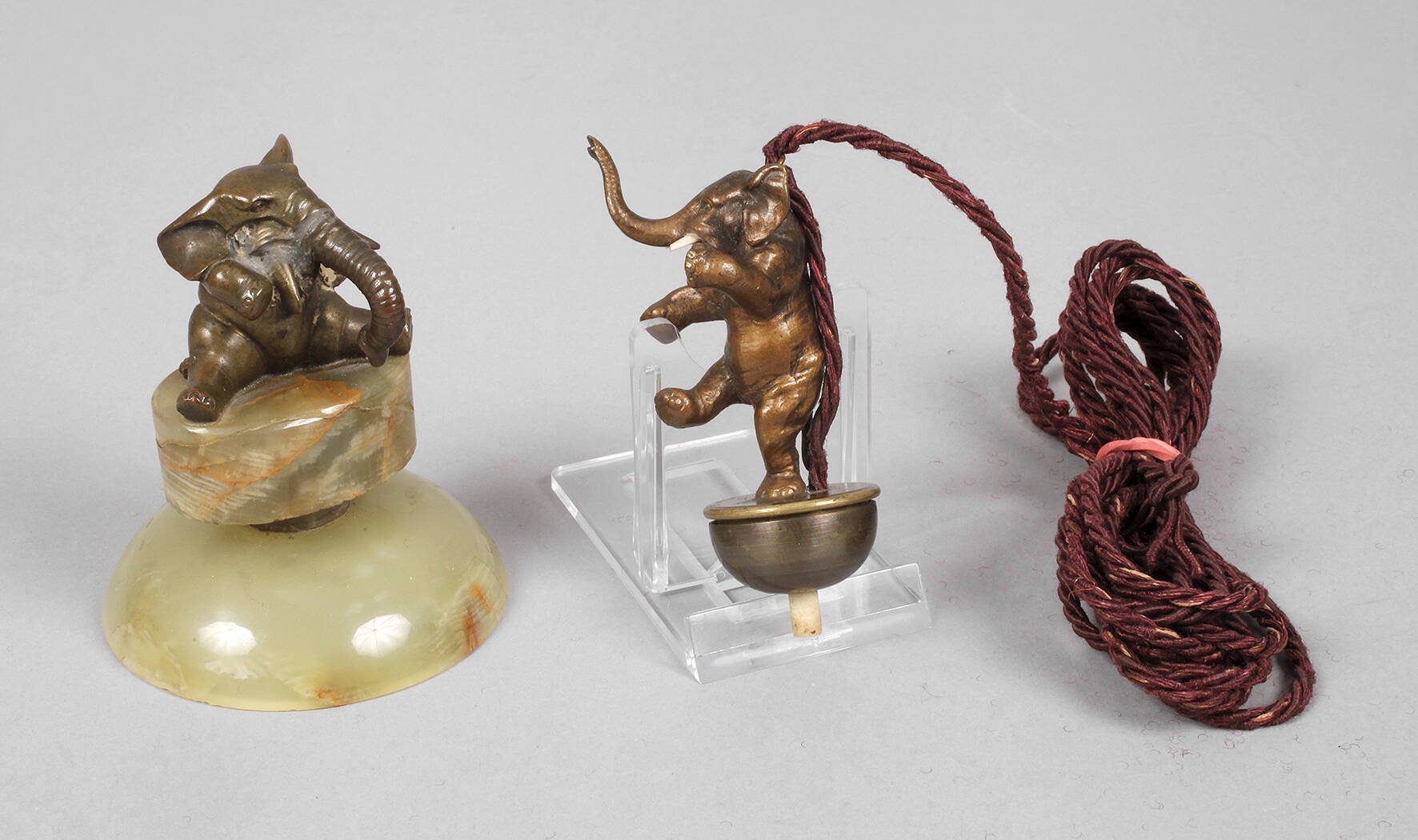 Klingelknopf und Tischzier