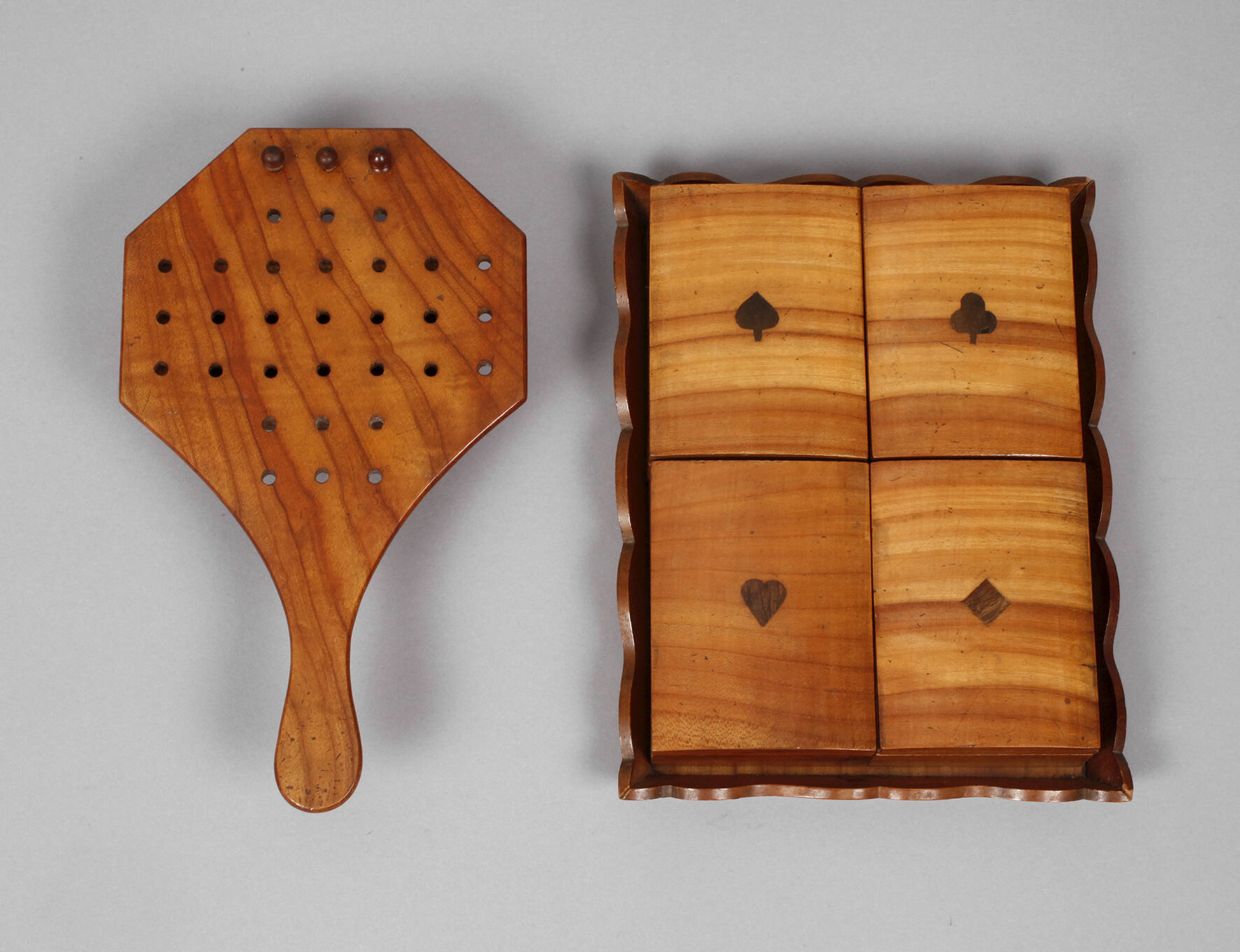 Brettspiel und Jeton-Schatulle