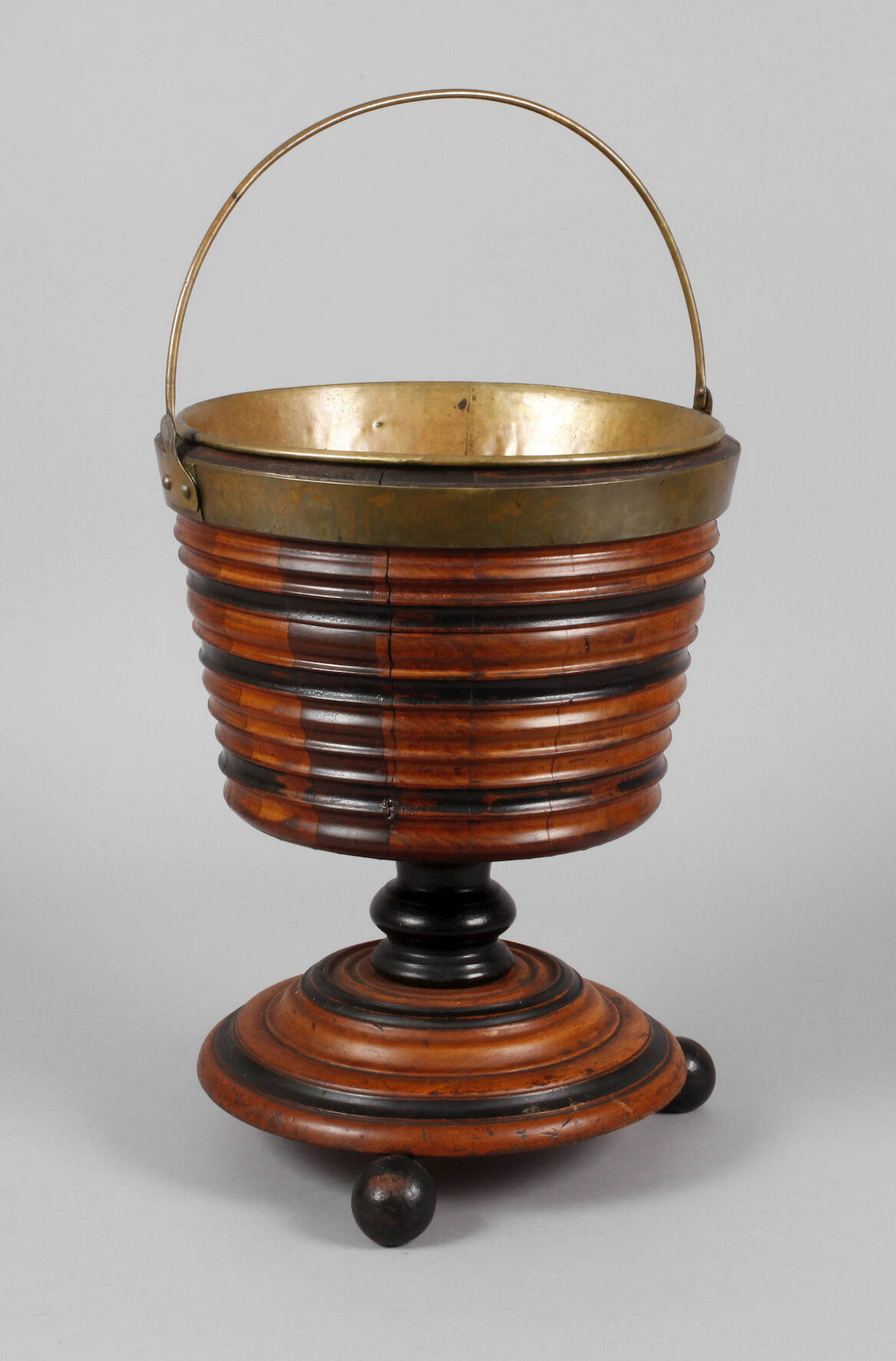 Gedrechselter Cachepot