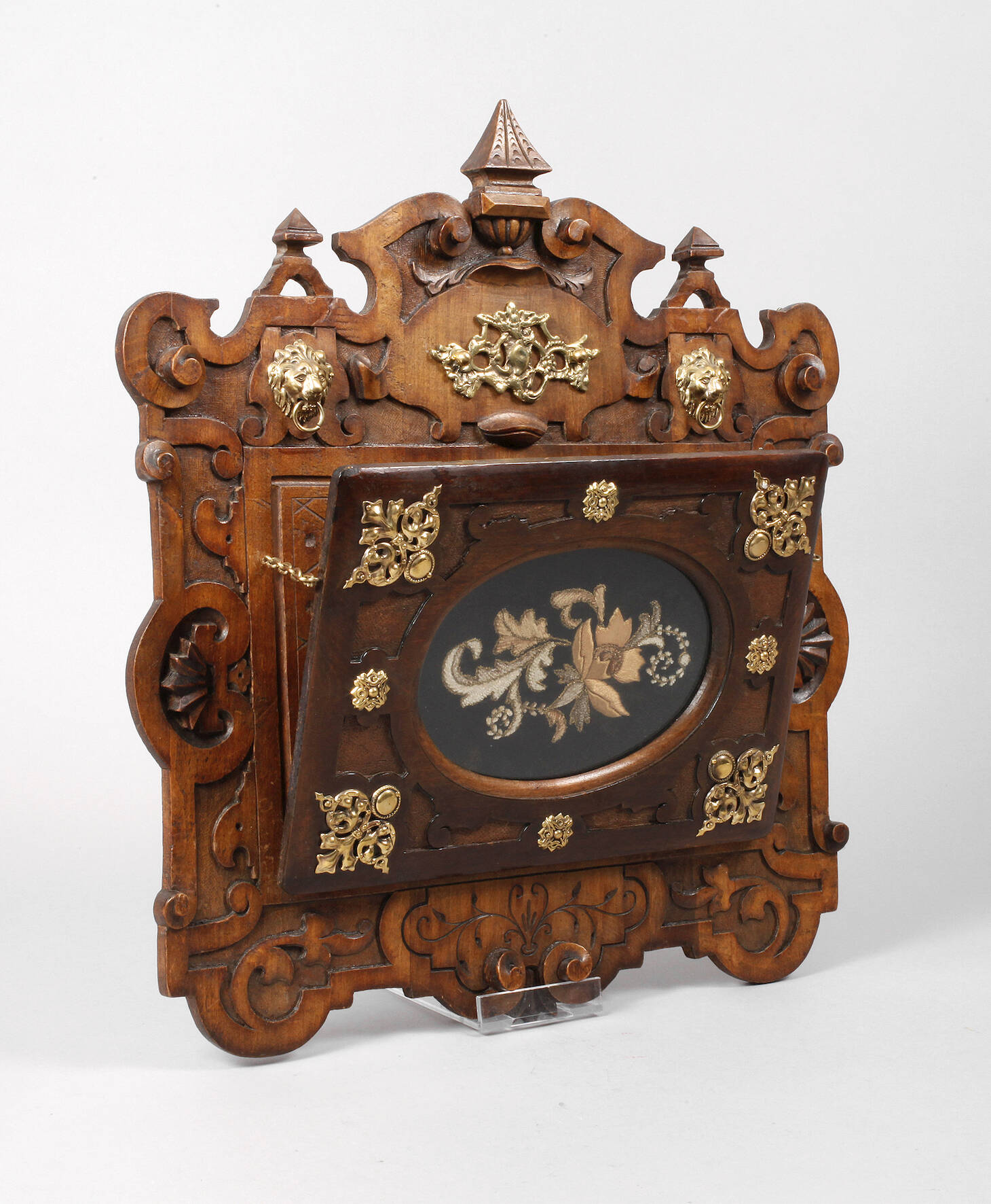 Zeitungshalter Historismus