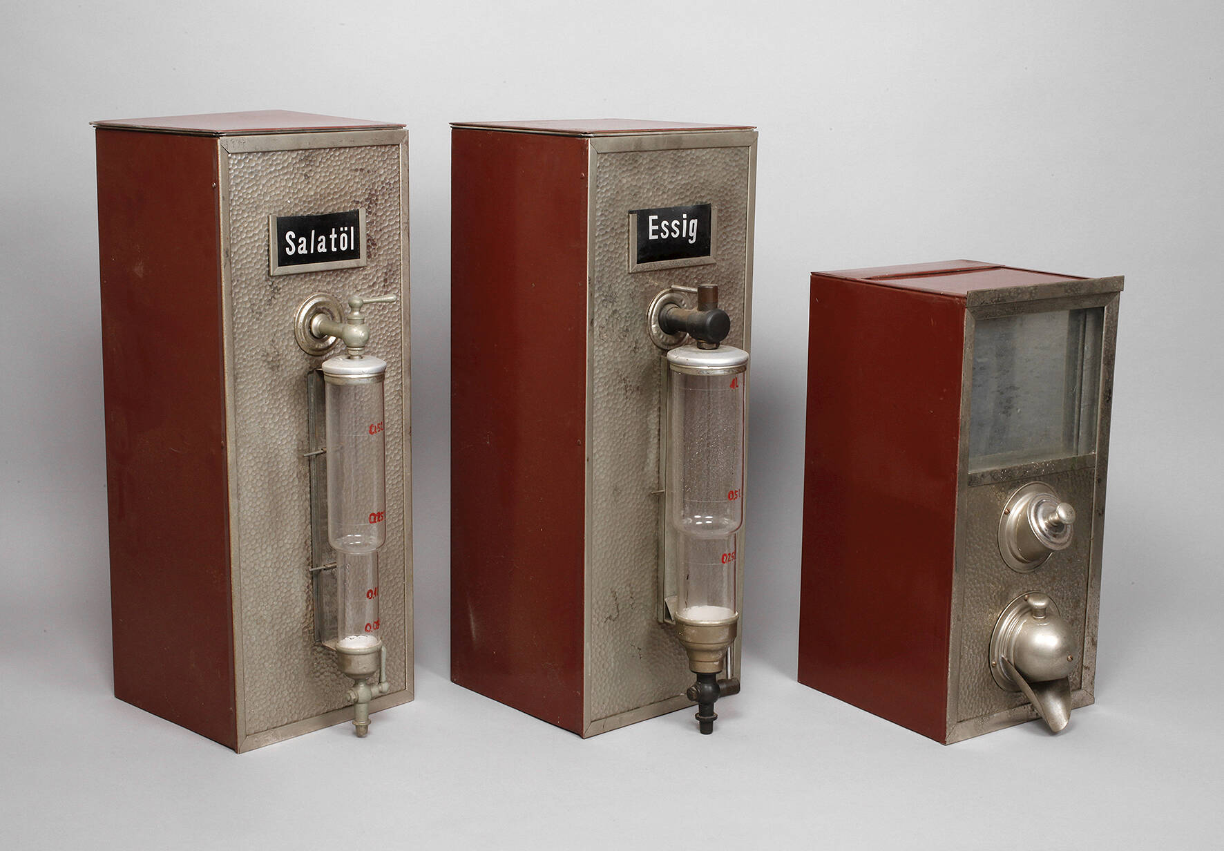 Drei Vorratsbehälter