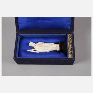 Feine Elfenbeinschnitzerei