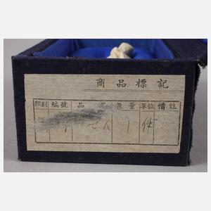 Feine Elfenbeinschnitzerei