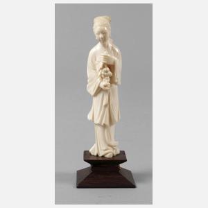 Feine Elfenbeinschnitzerei