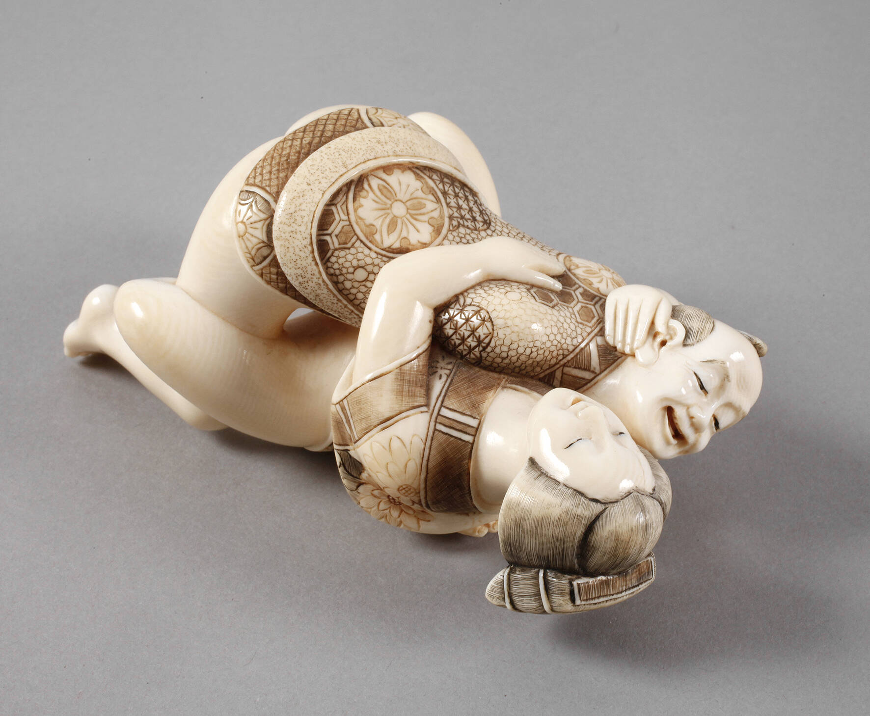 Elfenbeinschnitzerei Erotika