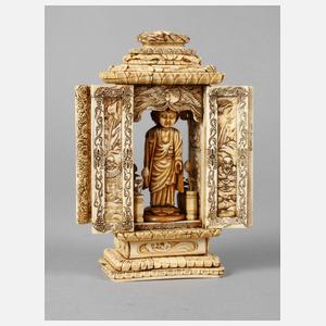 Prächtige Beinschnitzerei