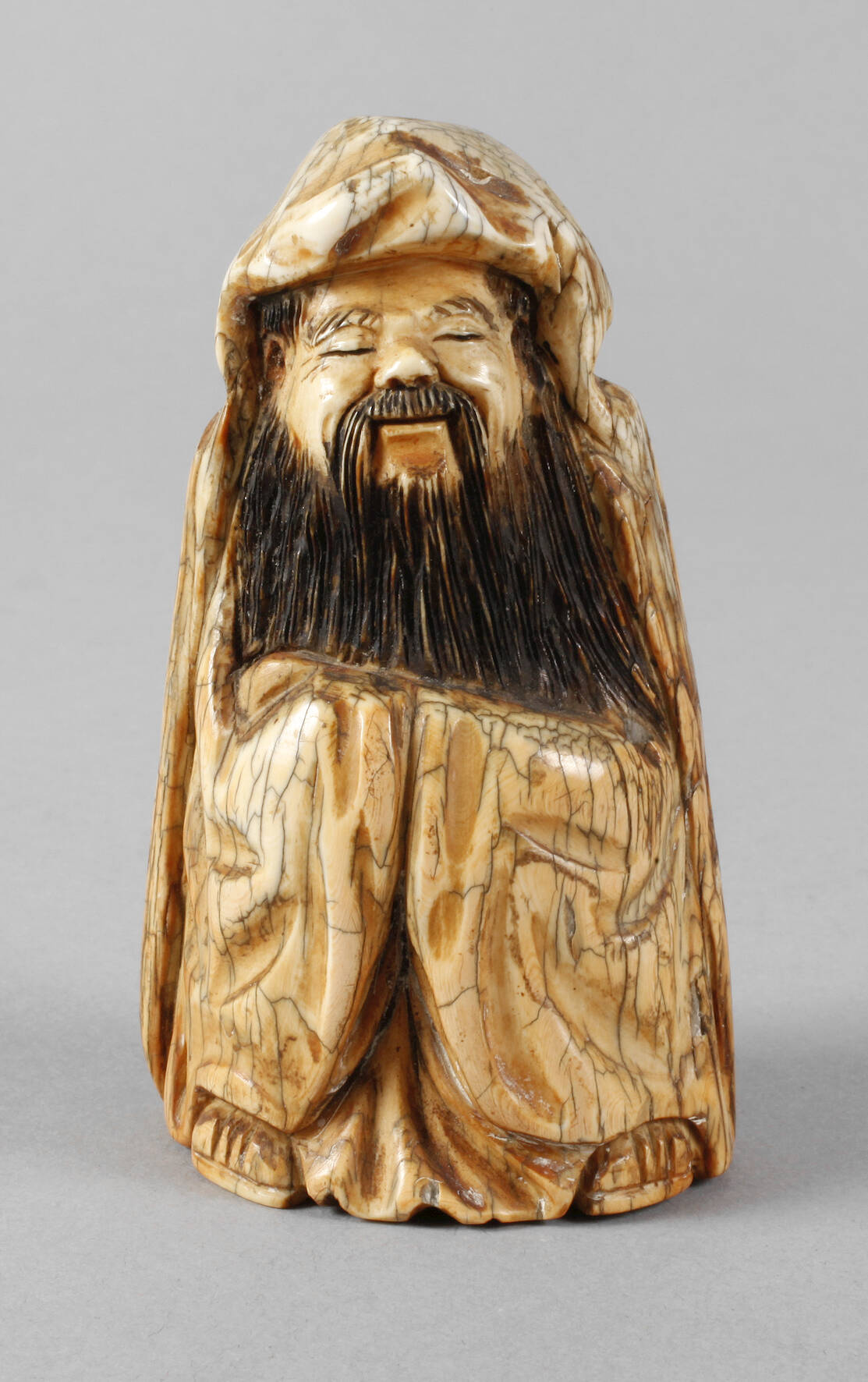 Figürliche Beinschnitzerei