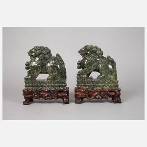 Paar Steinschnitzereien