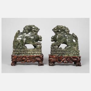 Paar Steinschnitzereien