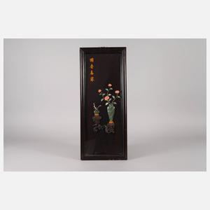 Vier Reliefschnitzereien