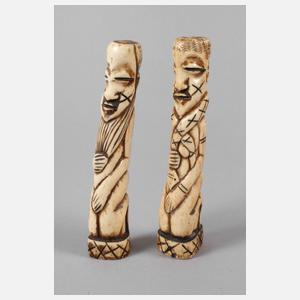 Zwei Beinschnitzereien