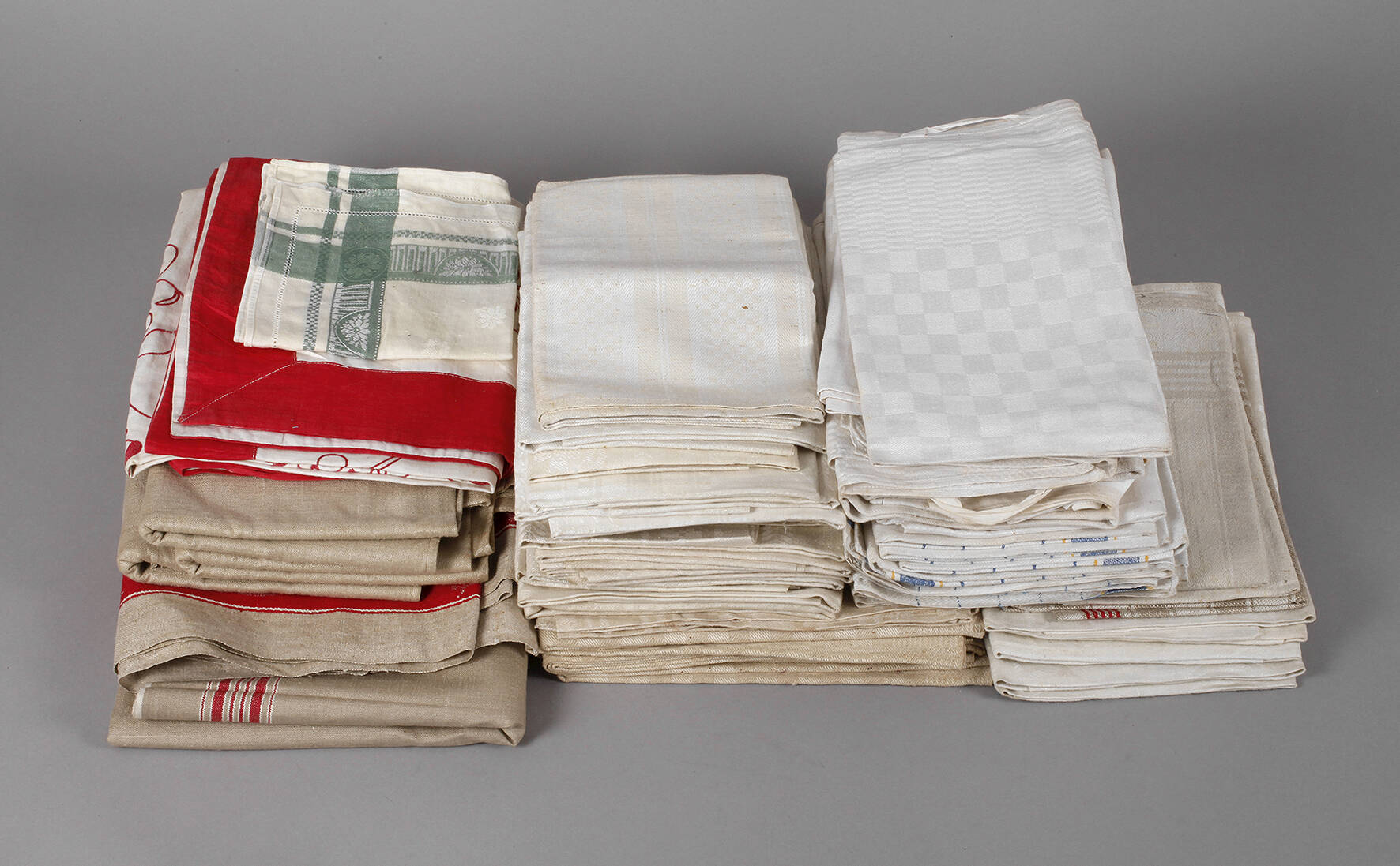 Konvolut Handtücher und Tischwäsche