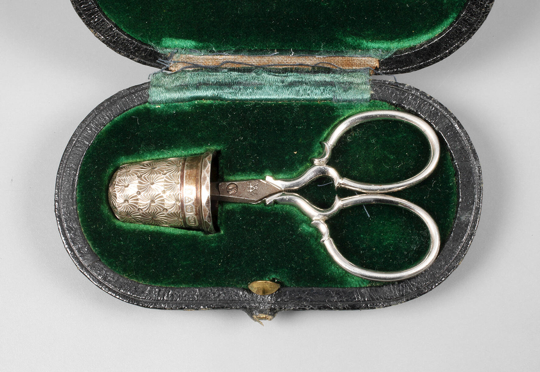 Kleines Necessaire Silber