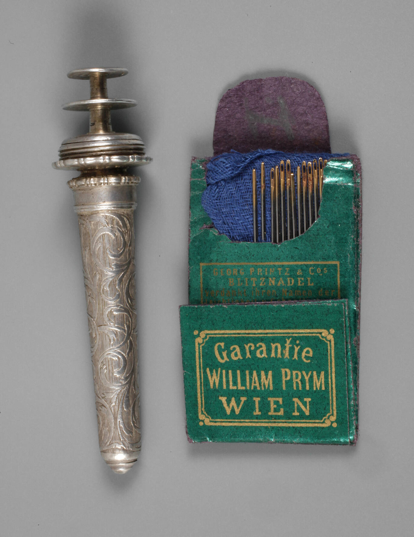 Nadelbehälter mit Fadenspule