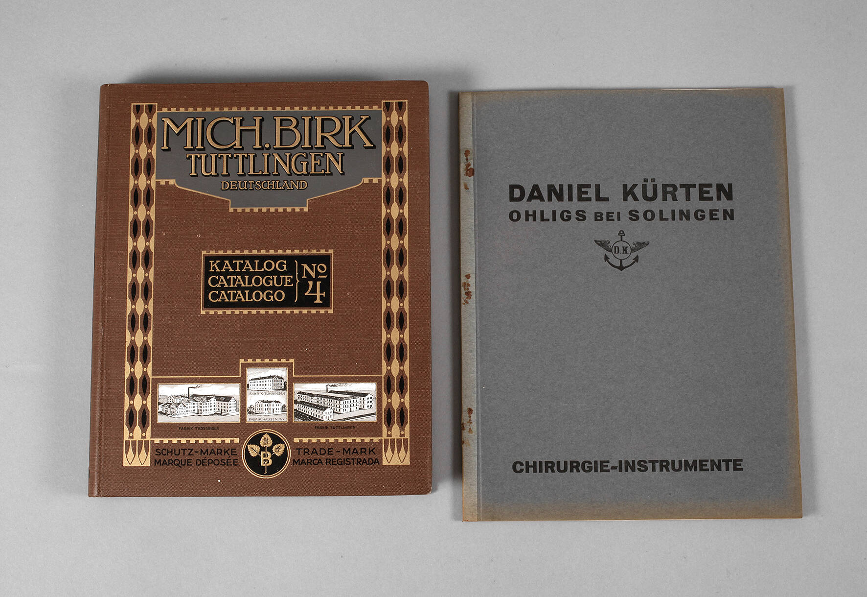 Zwei medizinische Kataloge