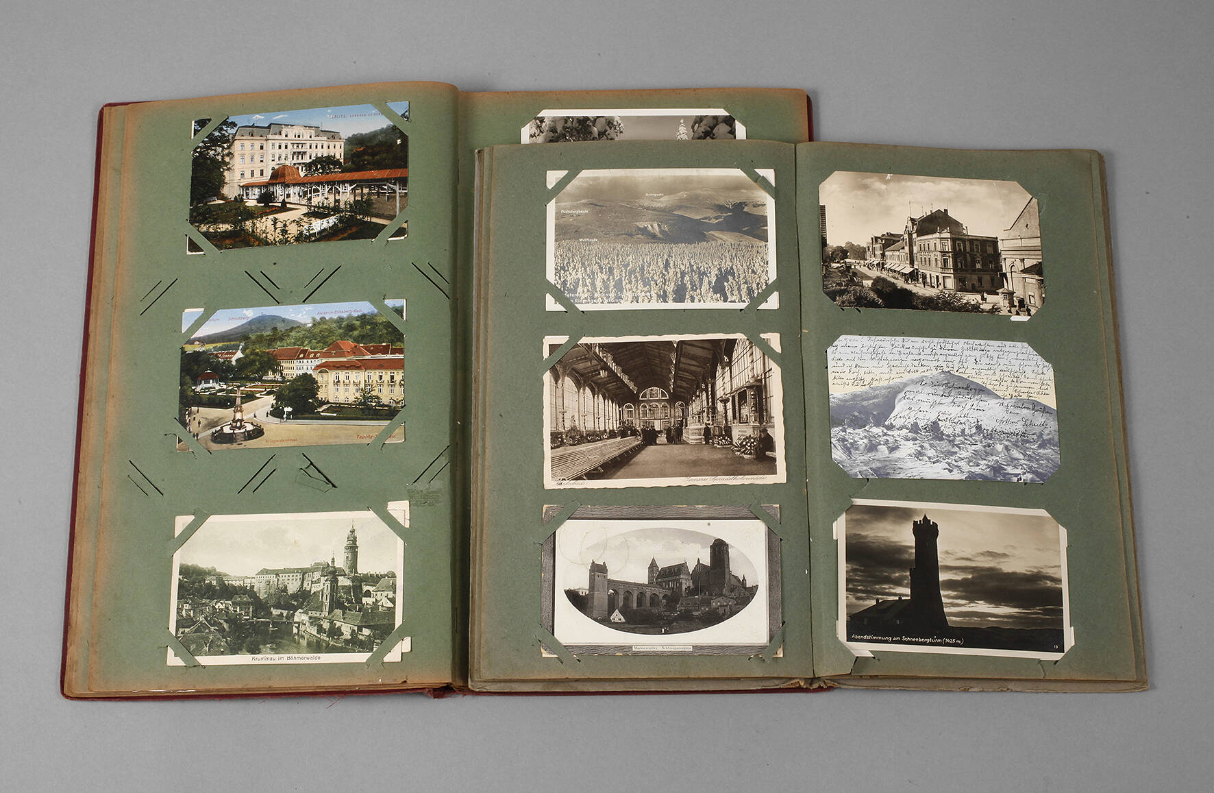 Zwei Ansichtskartenalben Osteuropa