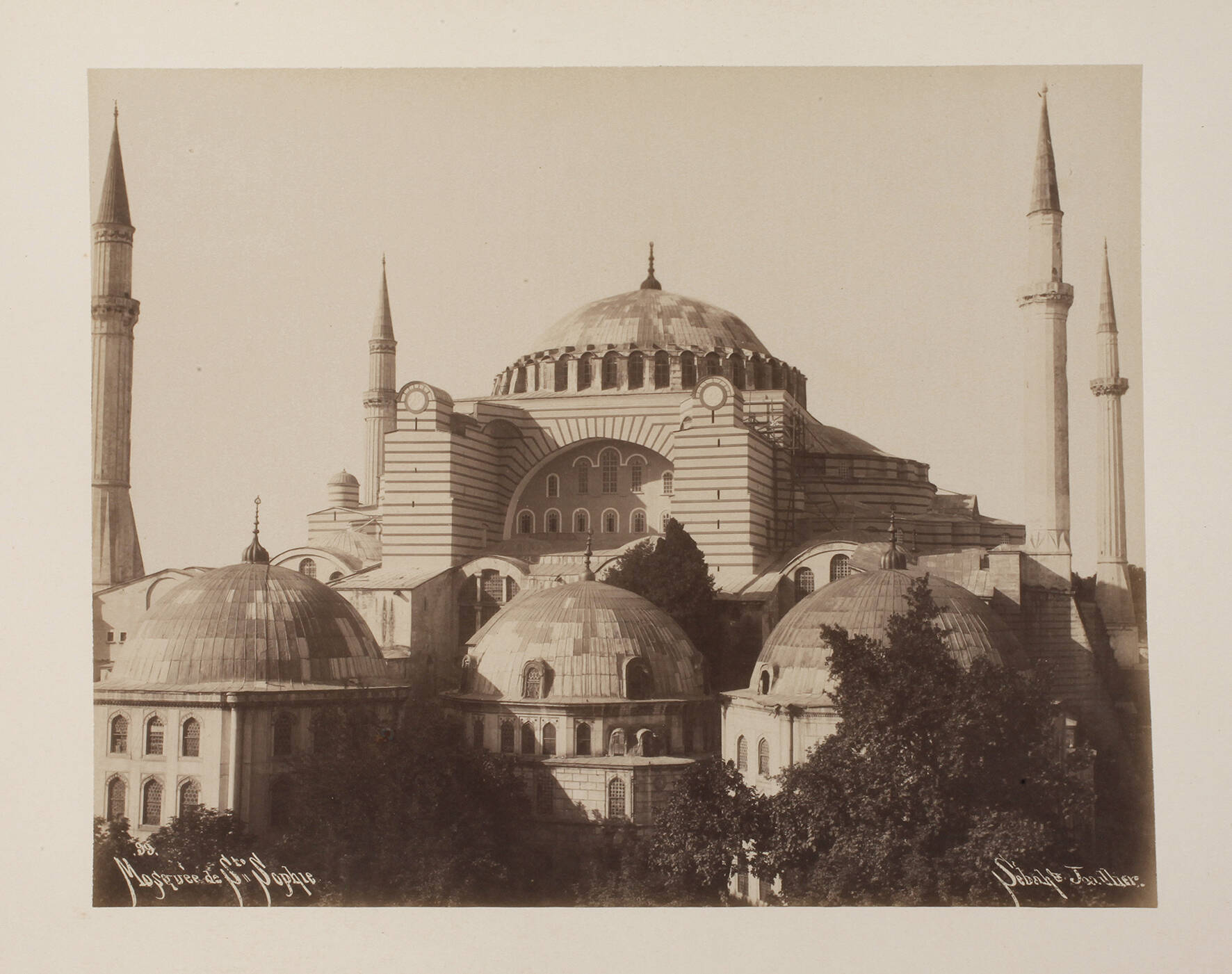 Собор святой софии византия византия. Византия храм святой софии константинополь. Византийская империя храм святой софии. Мечеть исмихан-джами. Как назывался глава церкви в константинополе.