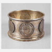 Flaschenhalter mit reichem Münzbesatz111