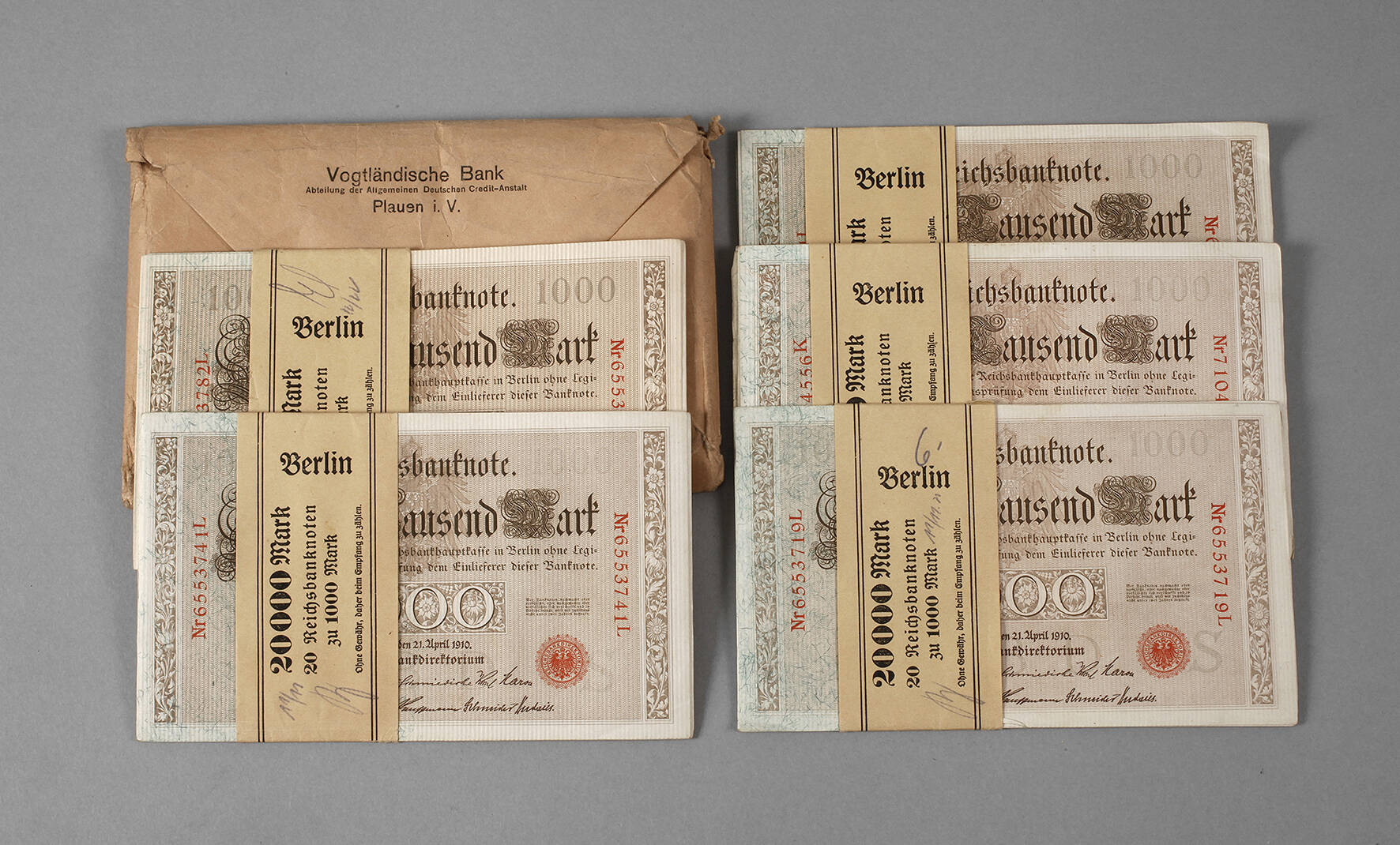 Fünf Bündel 1000 Mark Reichsbanknote