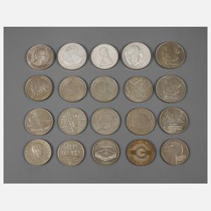 Zwanzig DDR Gedenkmünzen