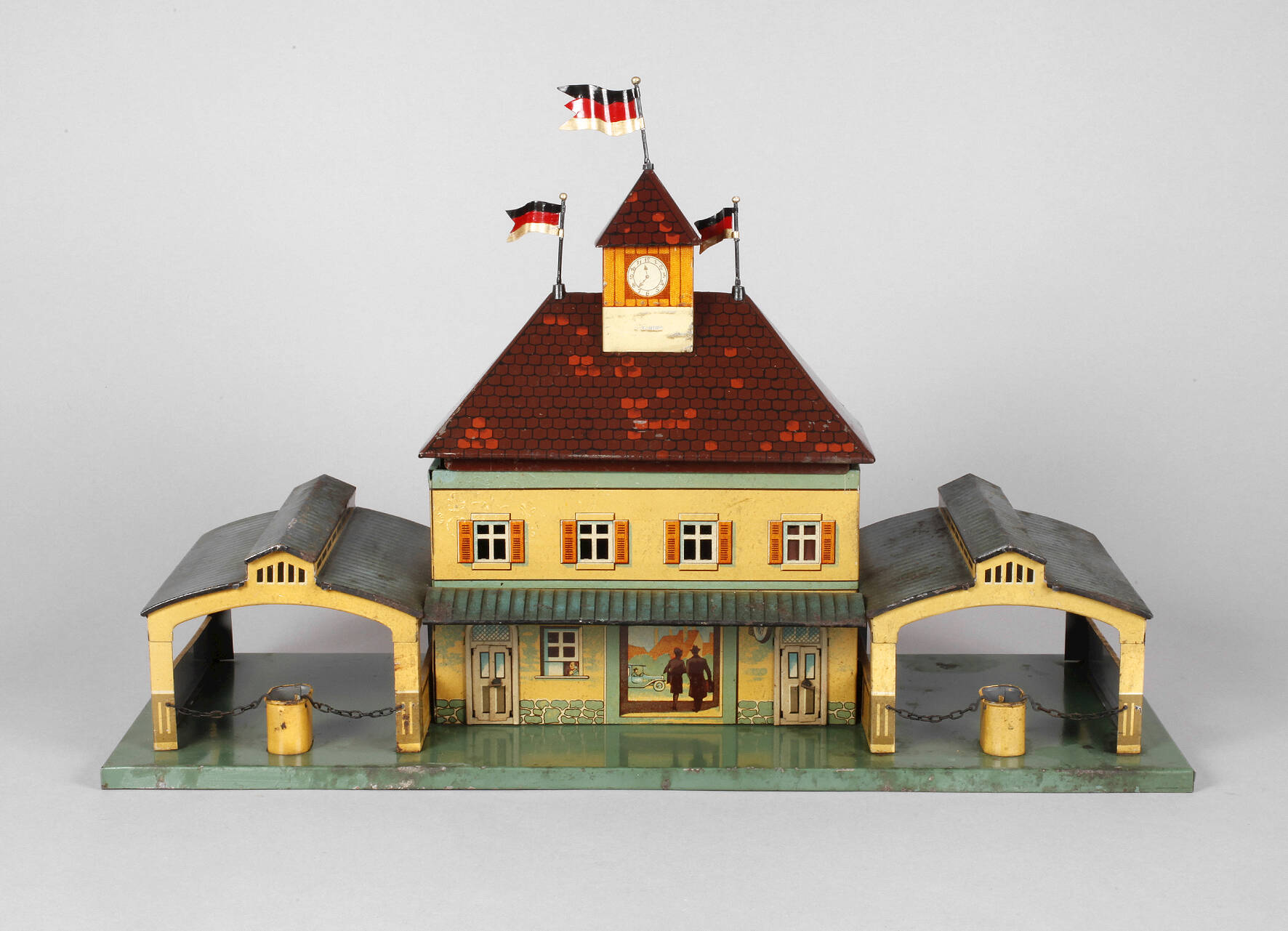 Bing Bahnhof mit zwei Durchgangshallen