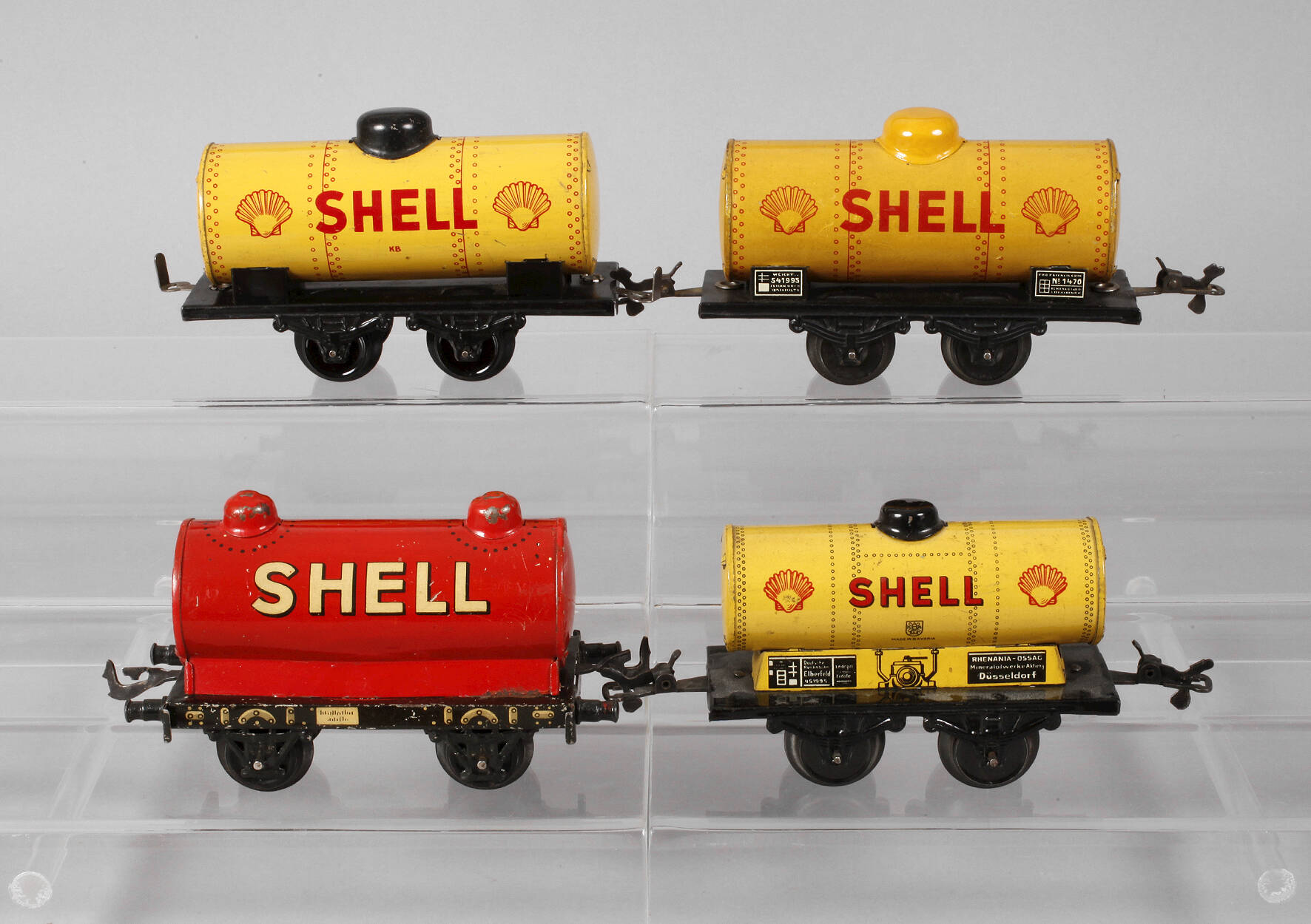 Vier Shell-Kesselwagen