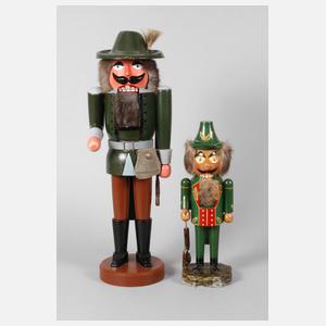 Zwei Nussknacker als Jäger