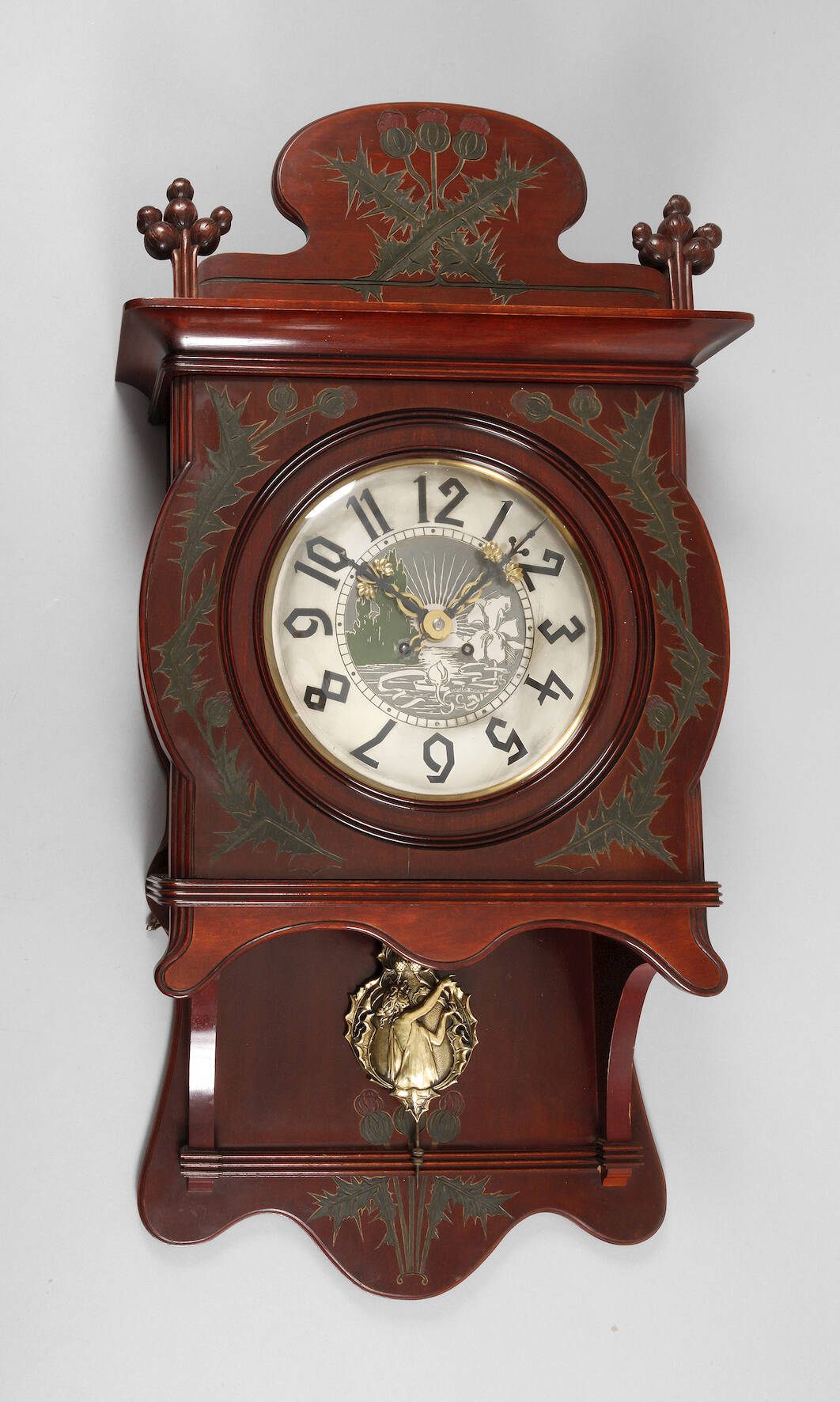 Feine Jugendstilwanduhr