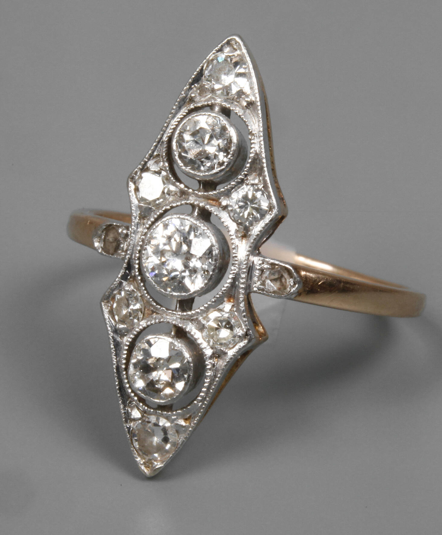 Damenring mit Diamanten