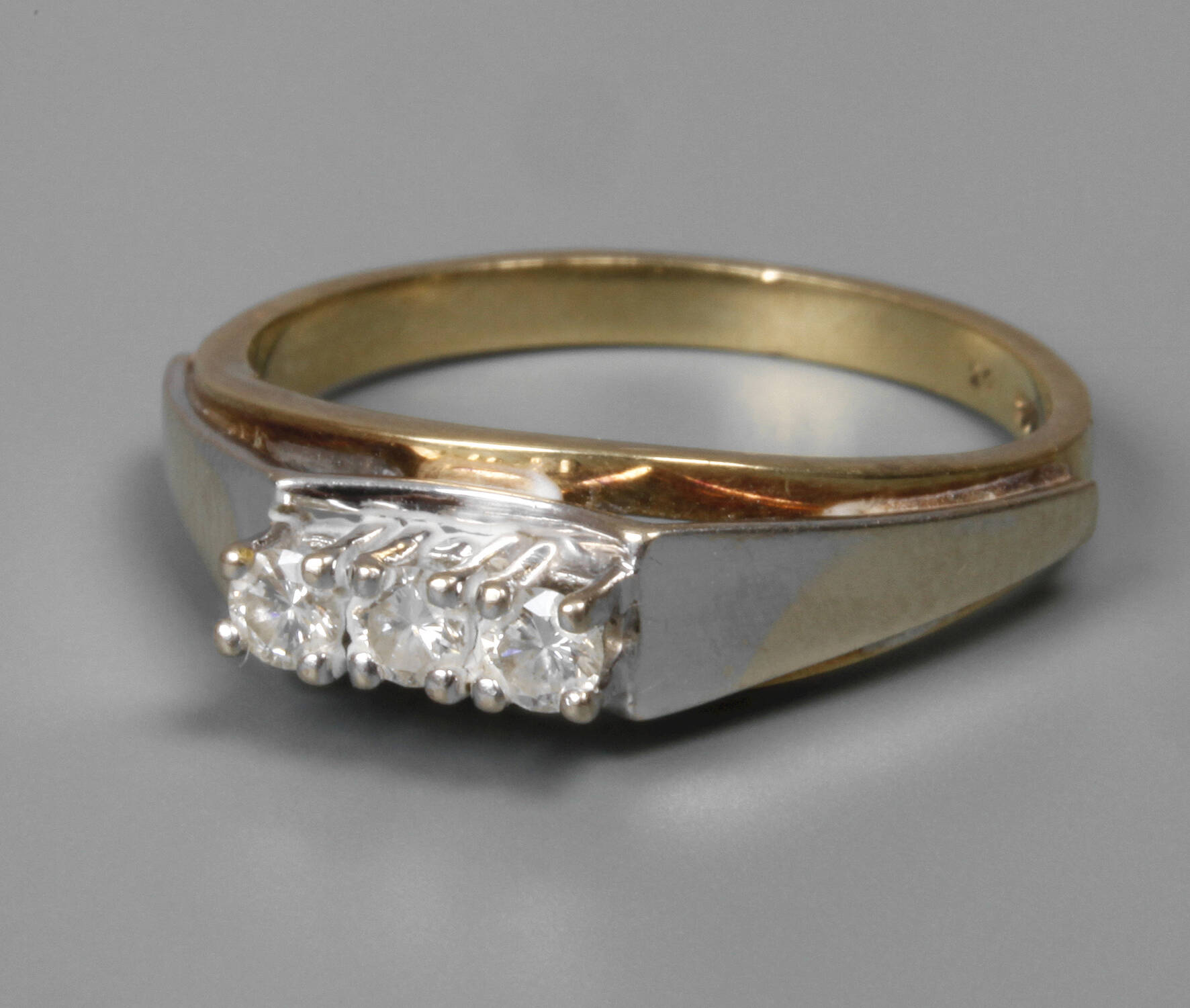 Damenring mit Brillanten