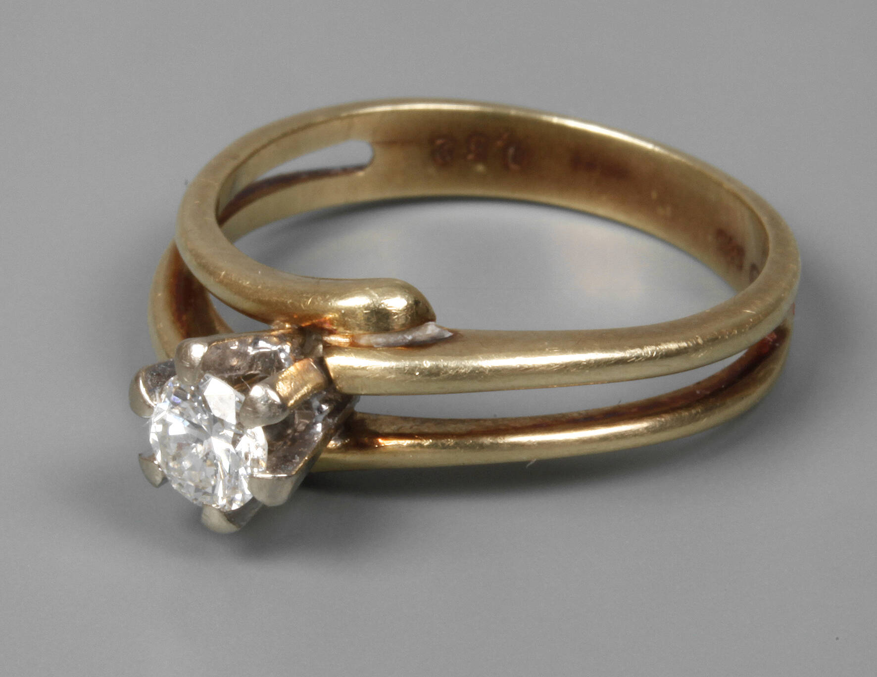 Damenring mit Brillant von 0,32 ct