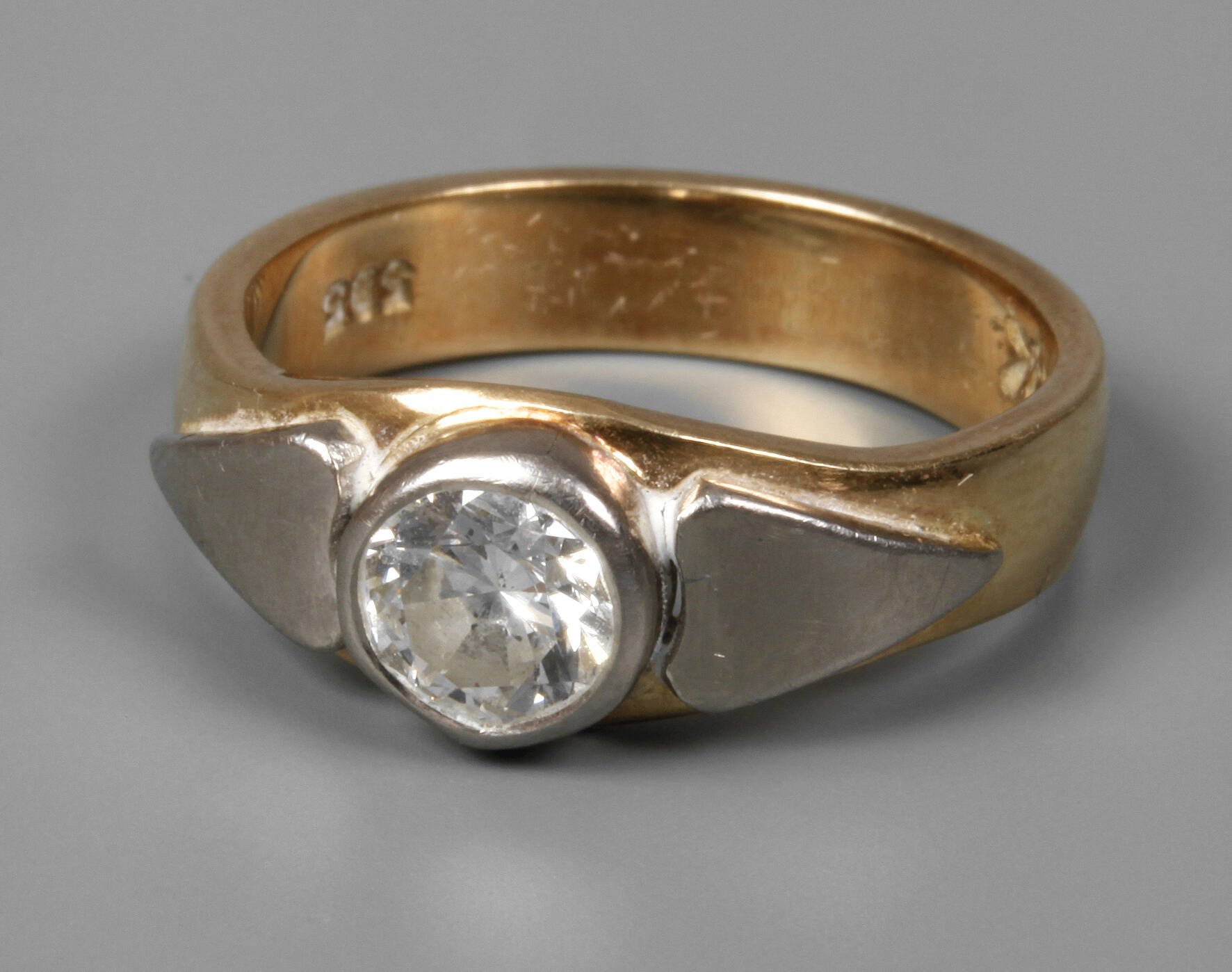 Damenring mit Brillant