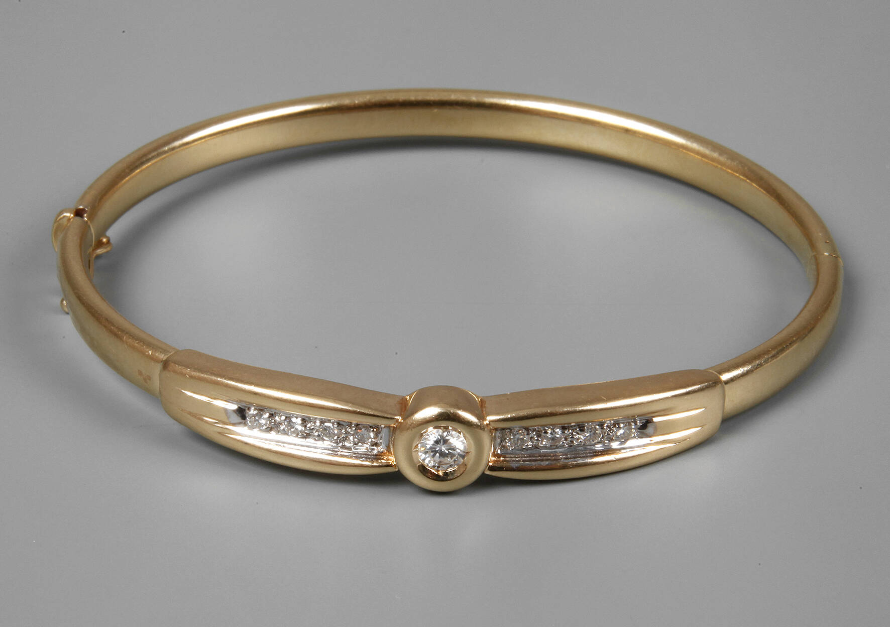 Armreif mit Brillanten