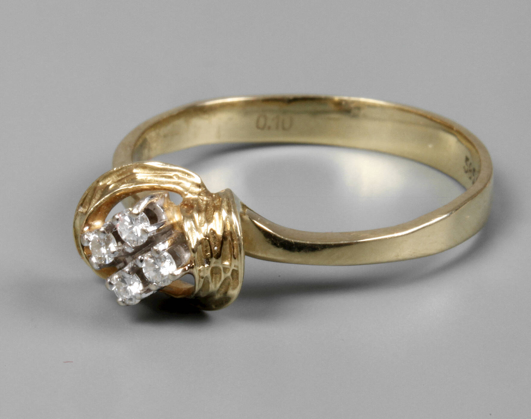 Damenring mit Diamanten